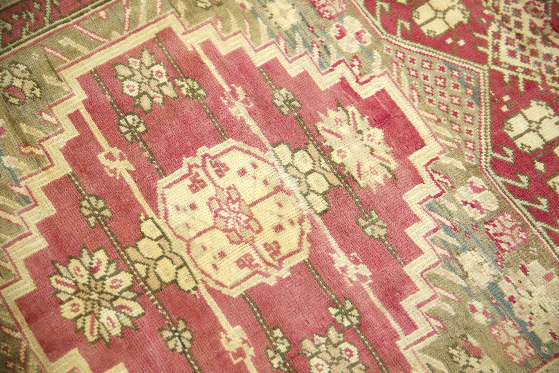 Turkish Vintage Anatolian Rug  3'11" x 5'9" #424