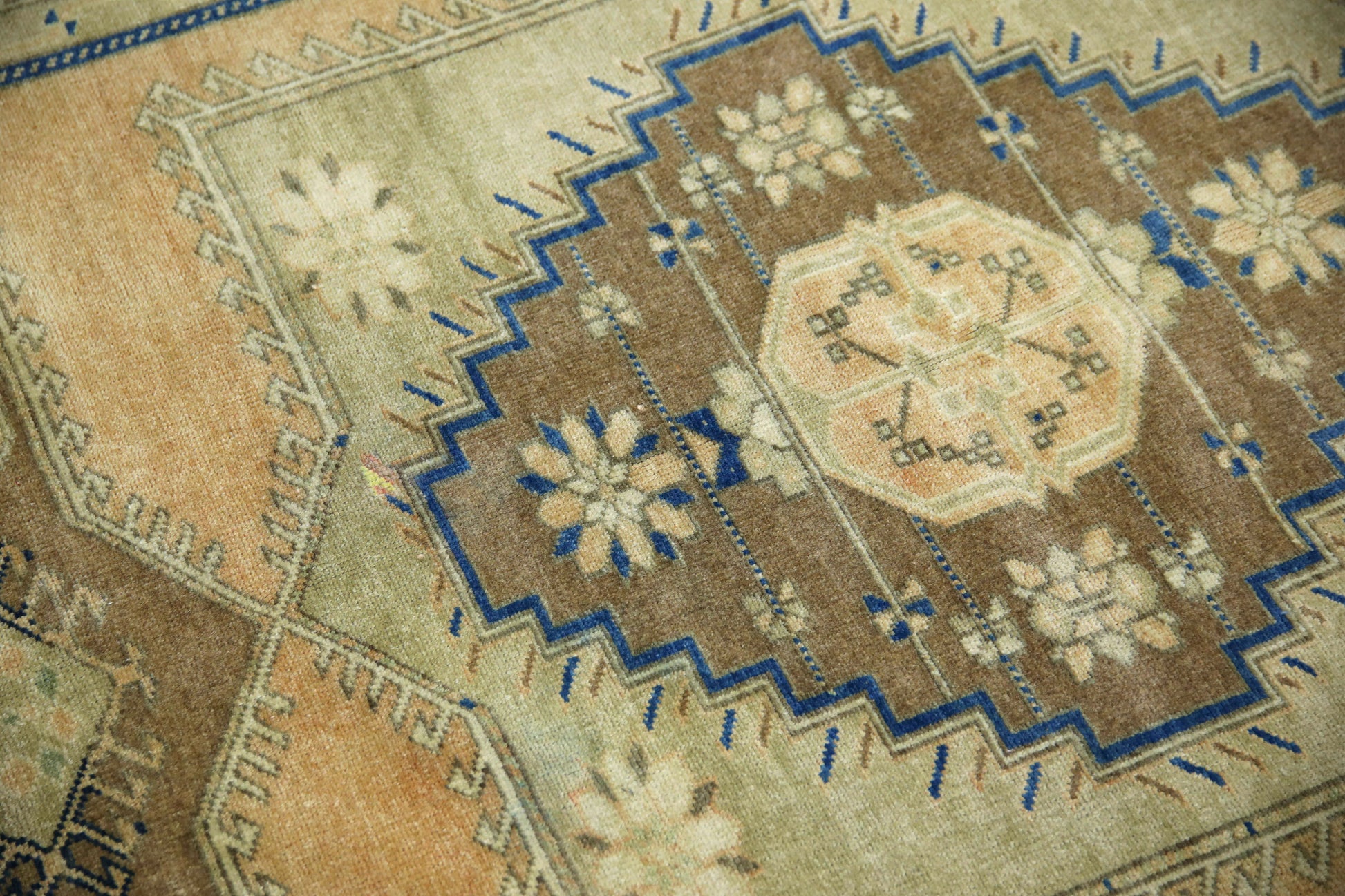 Turkish Vintage Anatolian Rug  4'4" x 6'8" #32