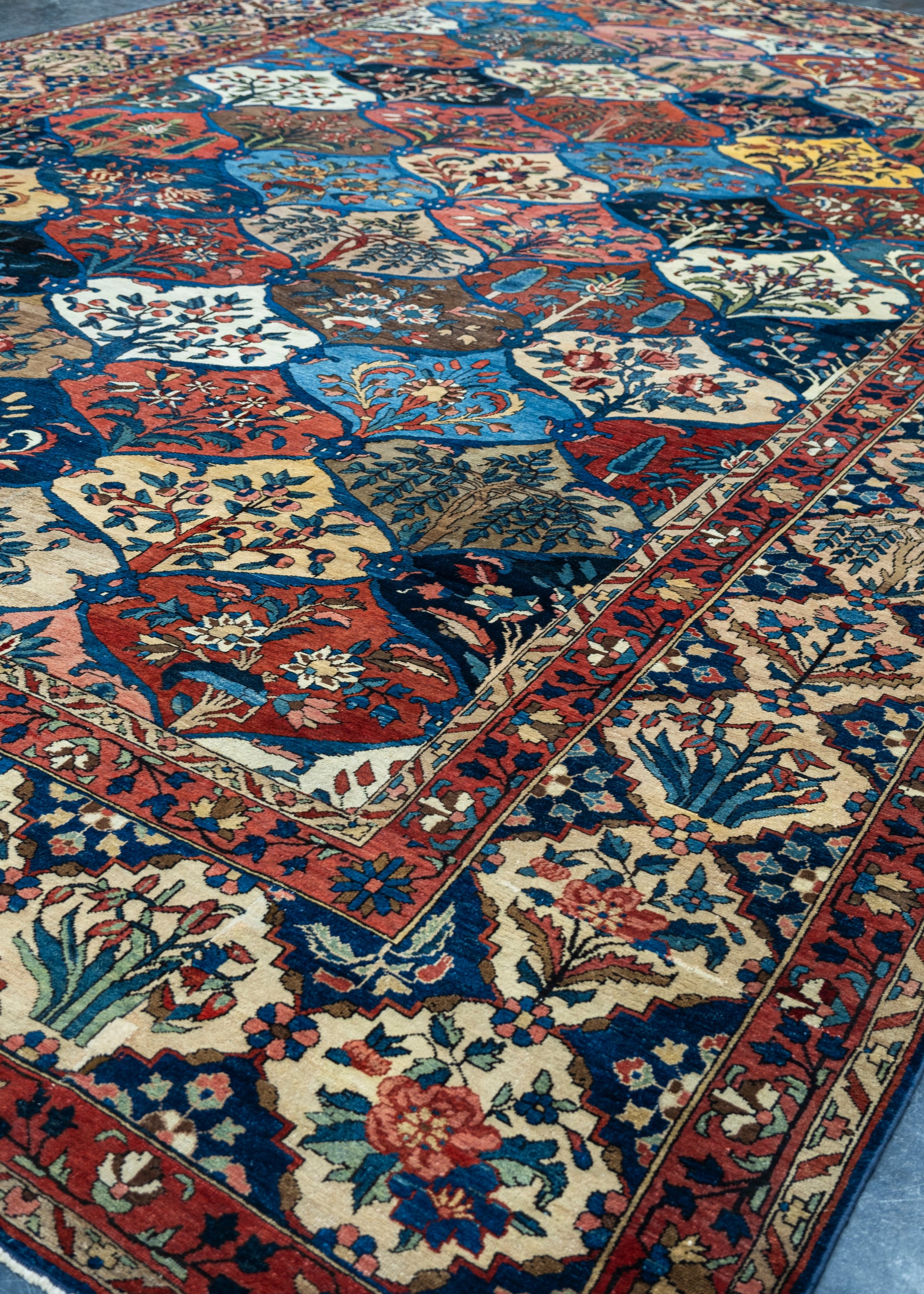 Antique Bakhtiari Persian Rug 13'6" x 19'5" #1000