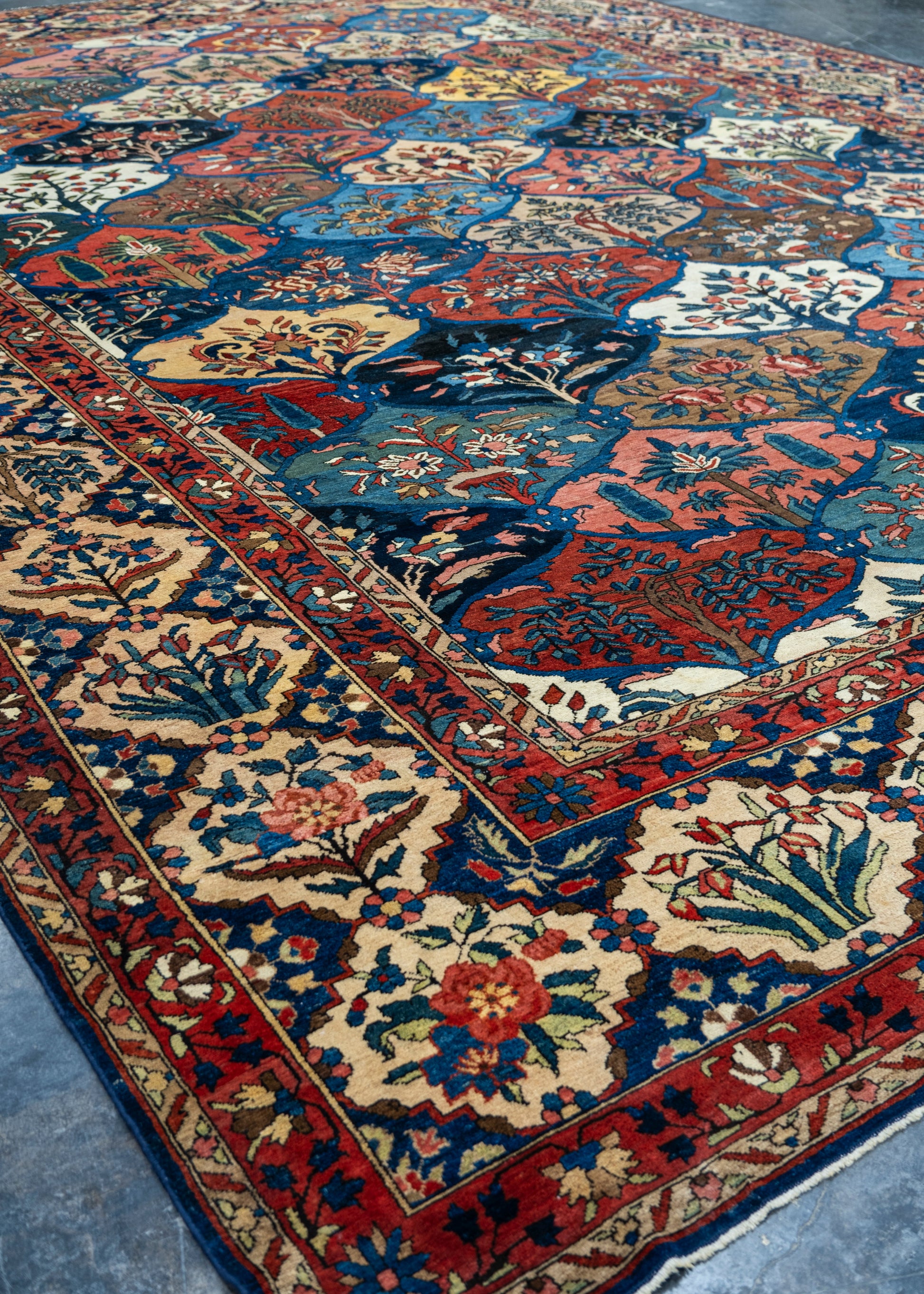 Antique Bakhtiari Persian Rug 13'6" x 19'5" #1000