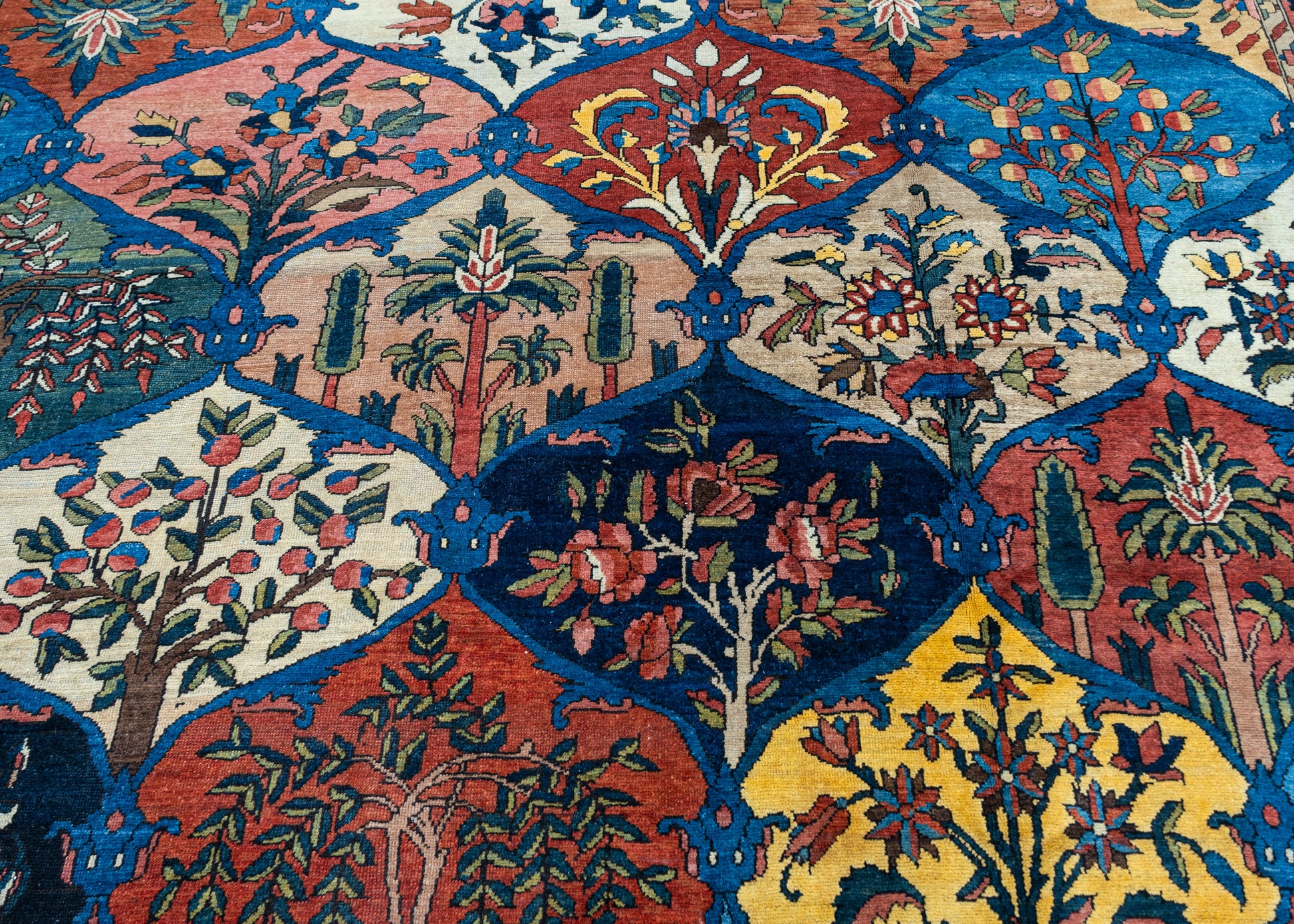 Antique Bakhtiari Persian Rug 13'6" x 19'5" #1000