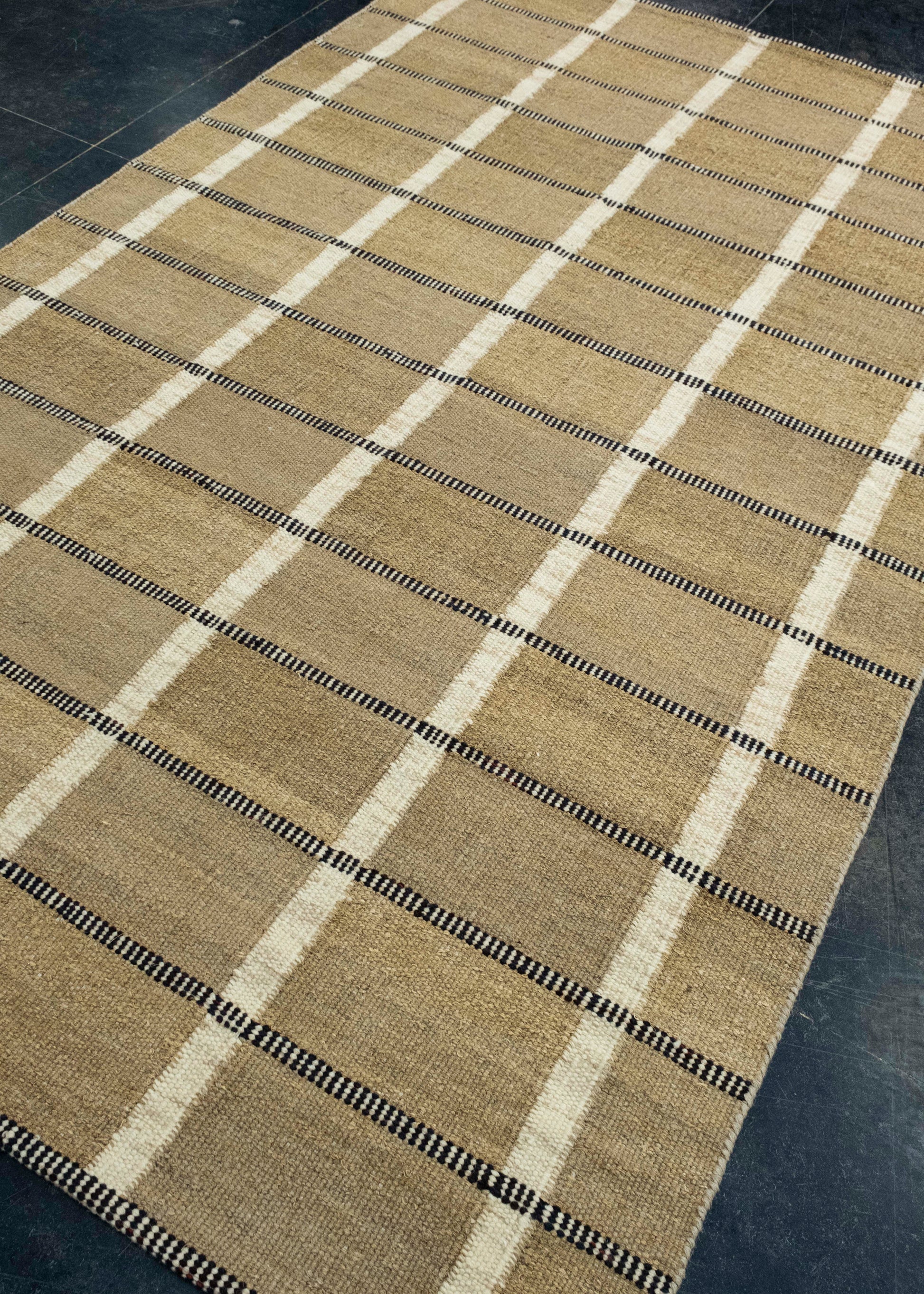 Scandinavian Kilim 5'9" x 9'1" #17659