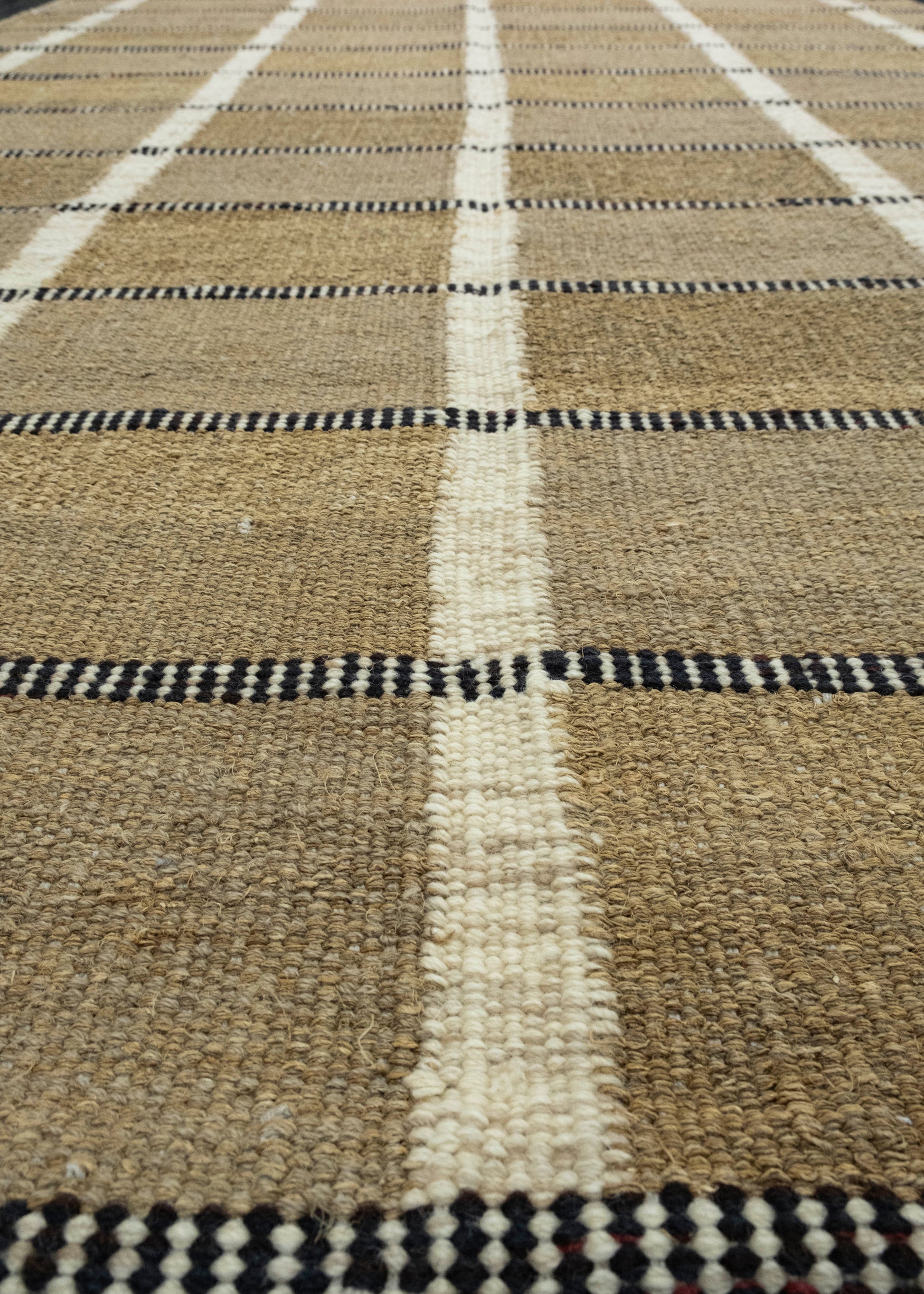 Scandinavian Kilim 5'9" x 9'1" #17659