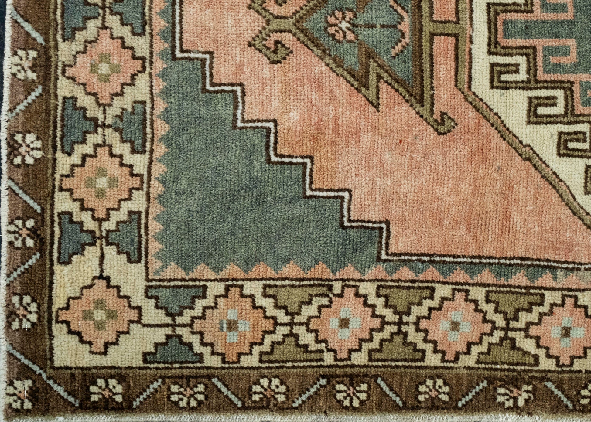 Turkish Vintage Rug 3'2" x 5'8" #16124
