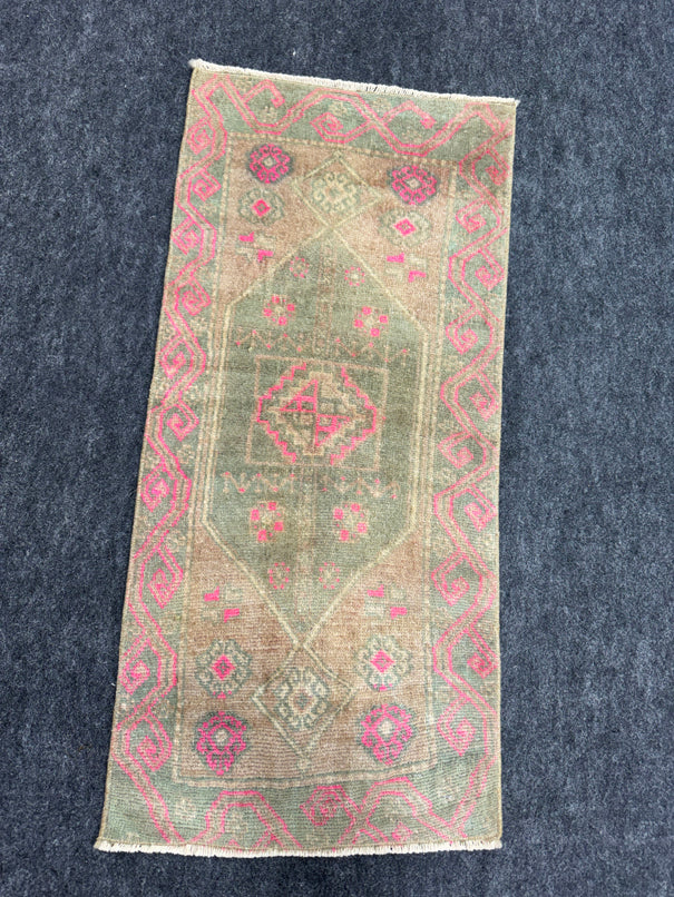 Turkish Yastik Rug 1'5" x 3'1" #24110
