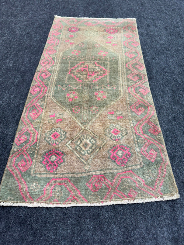 Turkish Yastik Rug 1'5" x 3'1" #24110