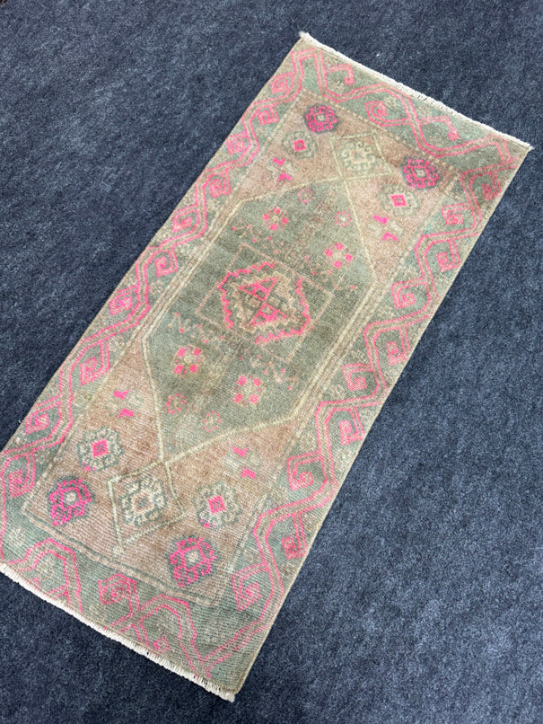 Turkish Yastik Rug 1'5" x 3'1" #24110