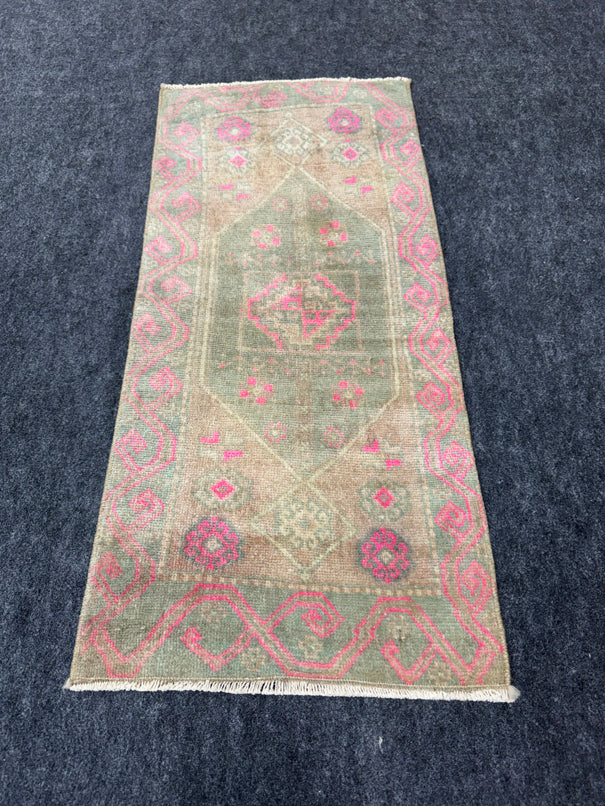 Turkish Yastik Rug 1'5" x 3'1" #24110