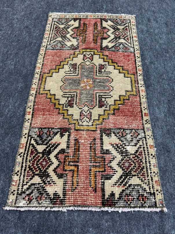Turkish Yastik Rug 1'6" x 3' #24112
