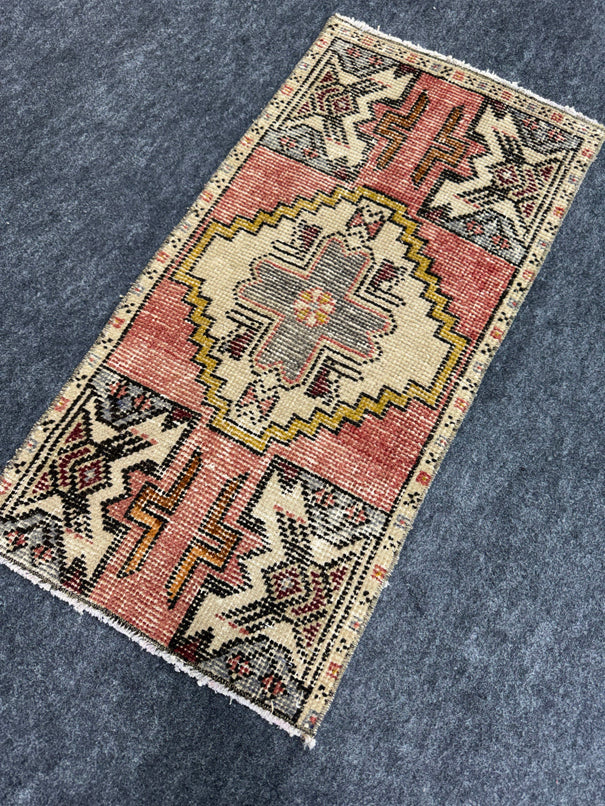 Turkish Yastik Rug 1'6" x 3' #24112