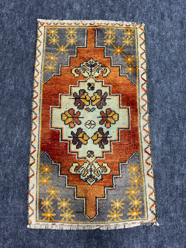 Turkish Yastik Rug 1'7" x 2'8" #24100
