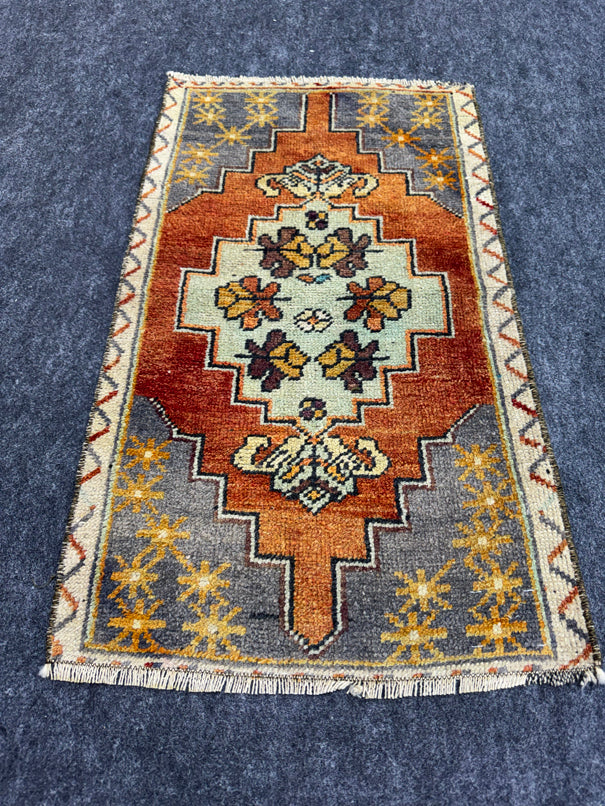 Turkish Yastik Rug 1'7" x 2'8" #24100