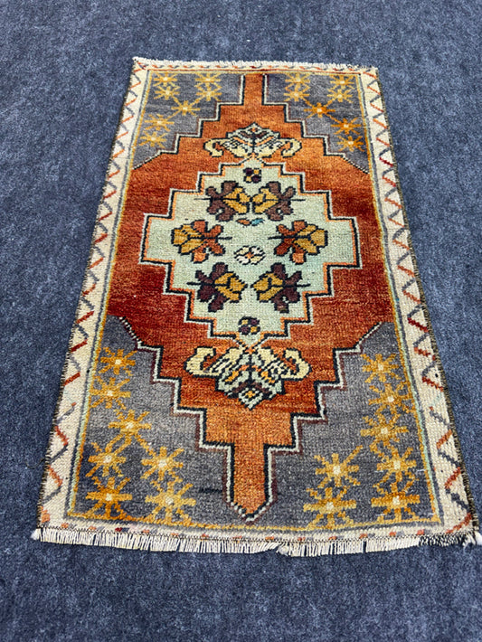 Turkish Yastik Rug 1'7" x 2'8" #24100