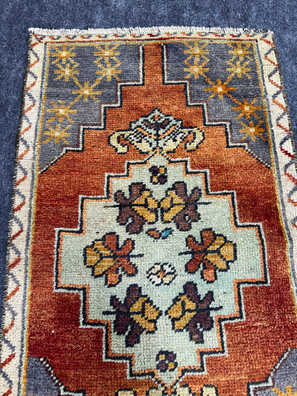 Turkish Yastik Rug 1'7" x 2'8" #24100