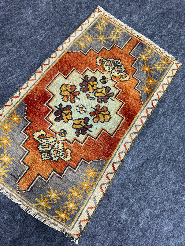 Turkish Yastik Rug 1'7" x 2'8" #24100