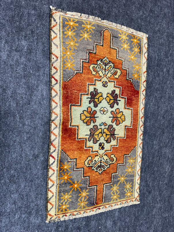 Turkish Yastik Rug 1'7" x 2'8" #24100
