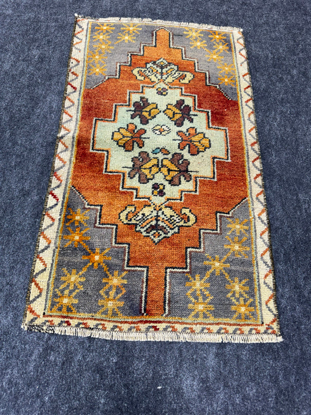 Turkish Yastik Rug 1'7" x 2'8" #24100