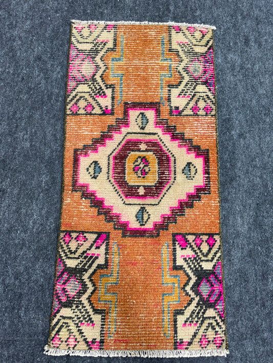 Turkish Yastik Rug 1'5" x 3' #24101