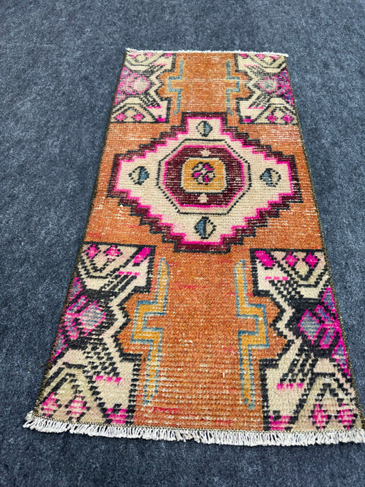 Turkish Yastik Rug 1'5" x 3' #24101