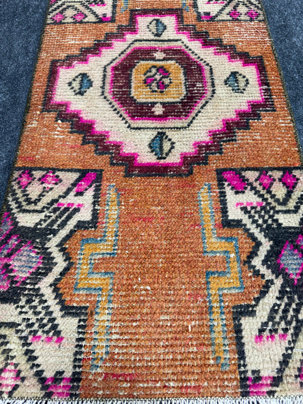 Turkish Yastik Rug 1'5" x 3' #24101