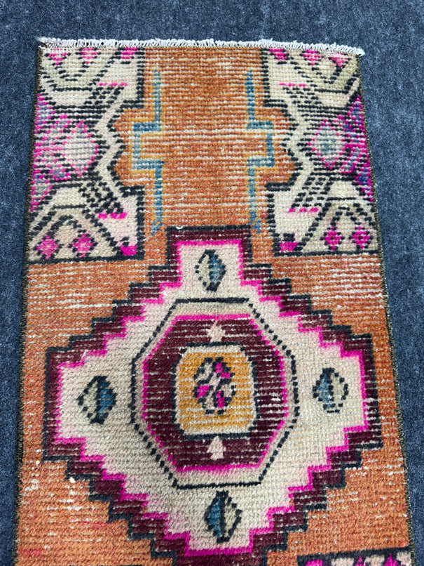 Turkish Yastik Rug 1'5" x 3' #24101