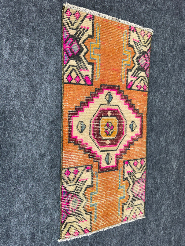 Turkish Yastik Rug 1'5" x 3' #24101