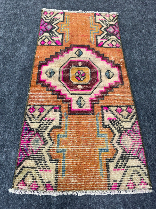 Turkish Yastik Rug 1'5" x 3' #24101