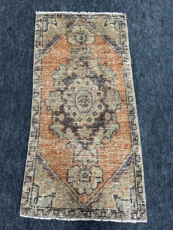 Turkish Yastik Rug 1'5" x 2'11" #24099