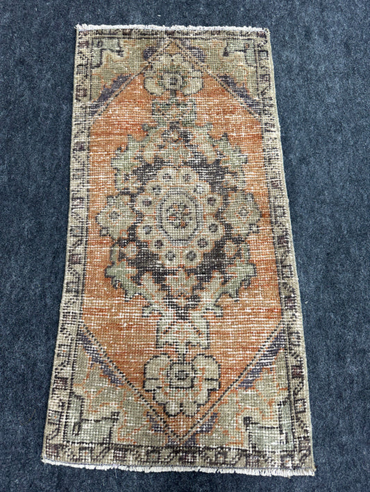 Turkish Yastik Rug 1'5" x 2'11" #24099