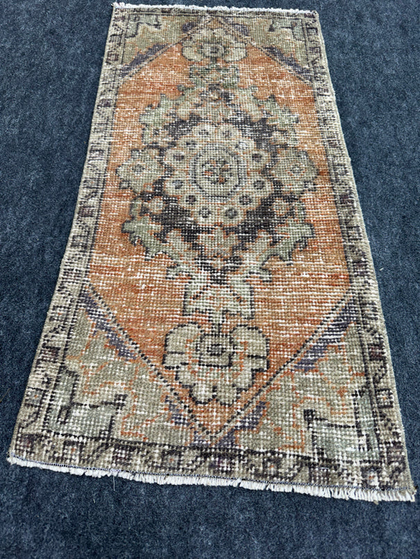 Turkish Yastik Rug 1'5" x 2'11" #24099