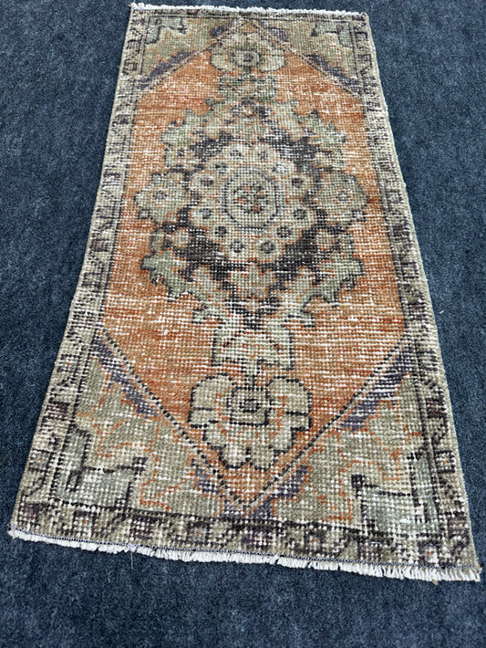 Turkish Yastik Rug 1'5" x 2'11" #24099