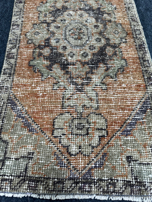 Turkish Yastik Rug 1'5" x 2'11" #24099