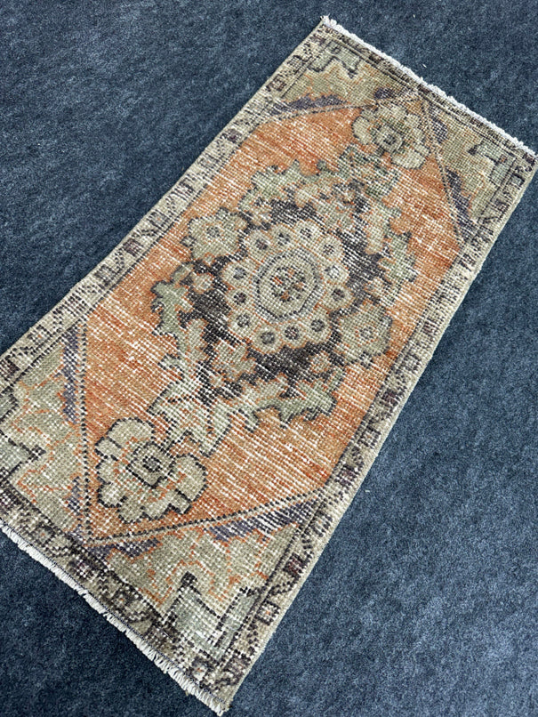 Turkish Yastik Rug 1'5" x 2'11" #24099