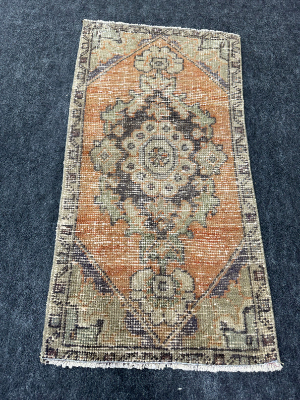Turkish Yastik Rug 1'5" x 2'11" #24099