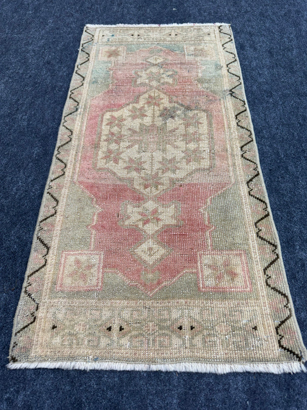 Turkish Yastik Rug 1'8" x 3'5" #24083