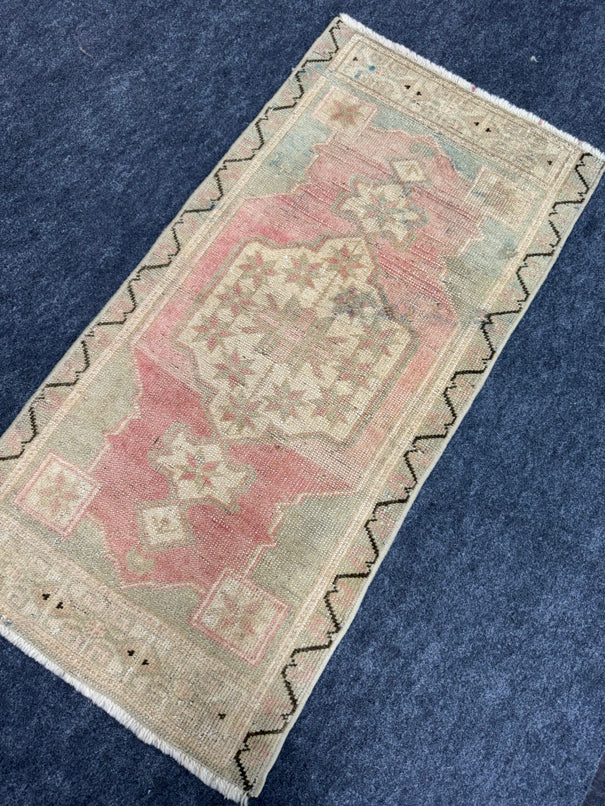 Turkish Yastik Rug 1'8" x 3'5" #24083