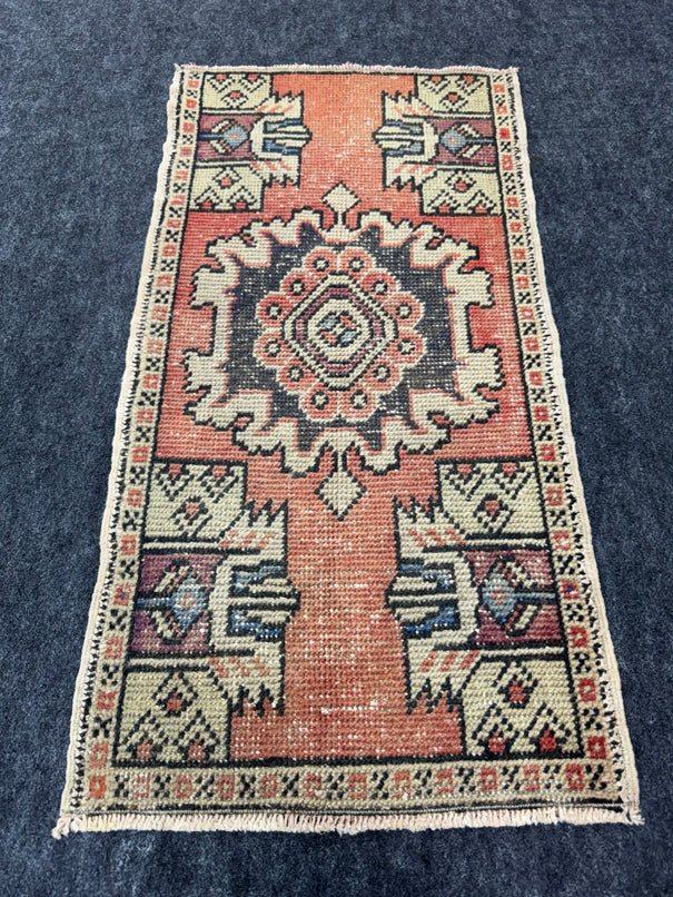 Turkish Yastik Rug 1'6" x 2'11" #24089