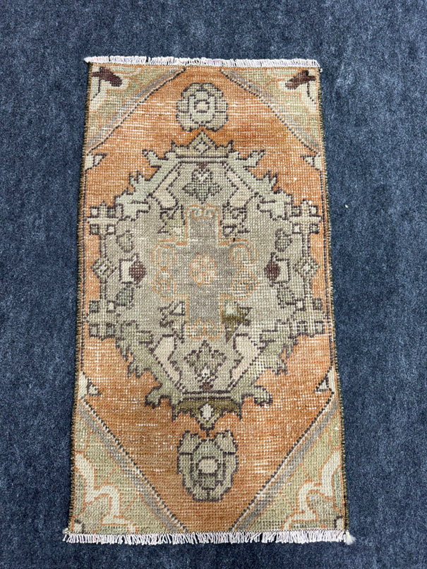 Turkish Yastik Rug 1'4" x 2'6" #24075