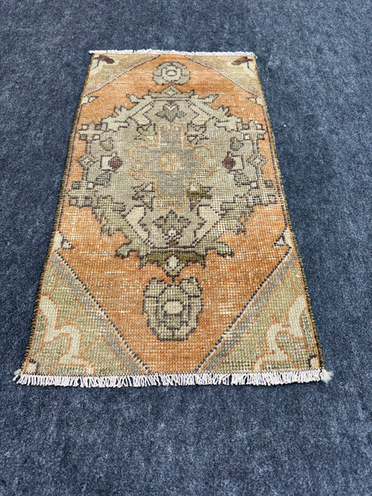 Turkish Yastik Rug 1'4" x 2'6" #24075