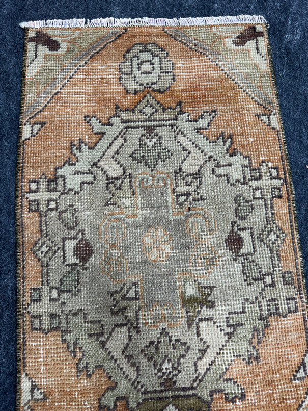 Turkish Yastik Rug 1'4" x 2'6" #24075