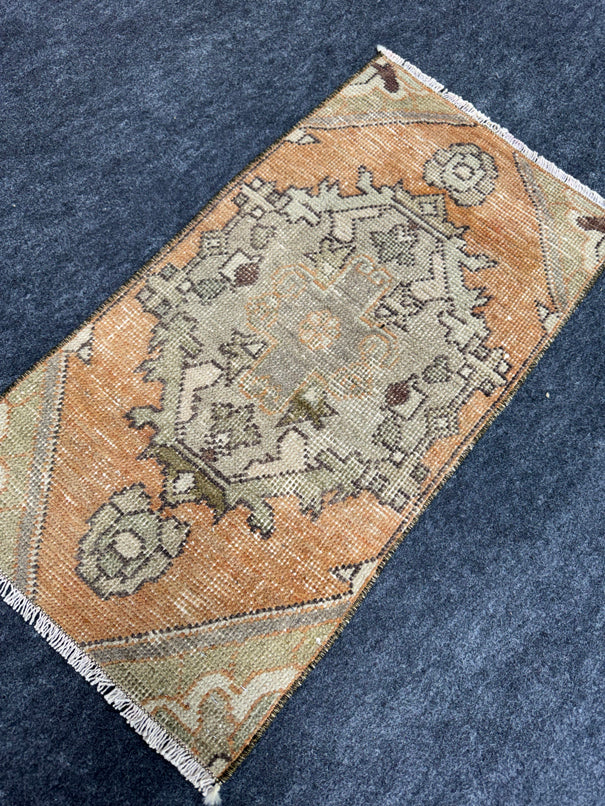 Turkish Yastik Rug 1'4" x 2'6" #24075