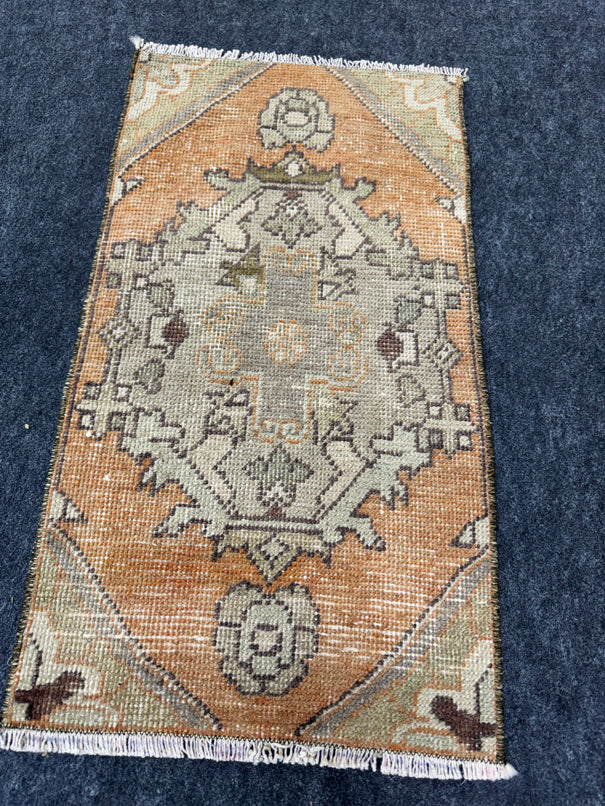 Turkish Yastik Rug 1'4" x 2'6" #24075