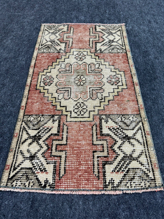 Turkish Yastik Rug 1'6" x 2'9" #24077