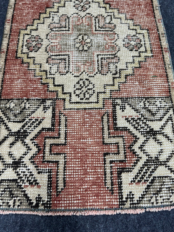 Turkish Yastik Rug 1'6" x 2'9" #24077
