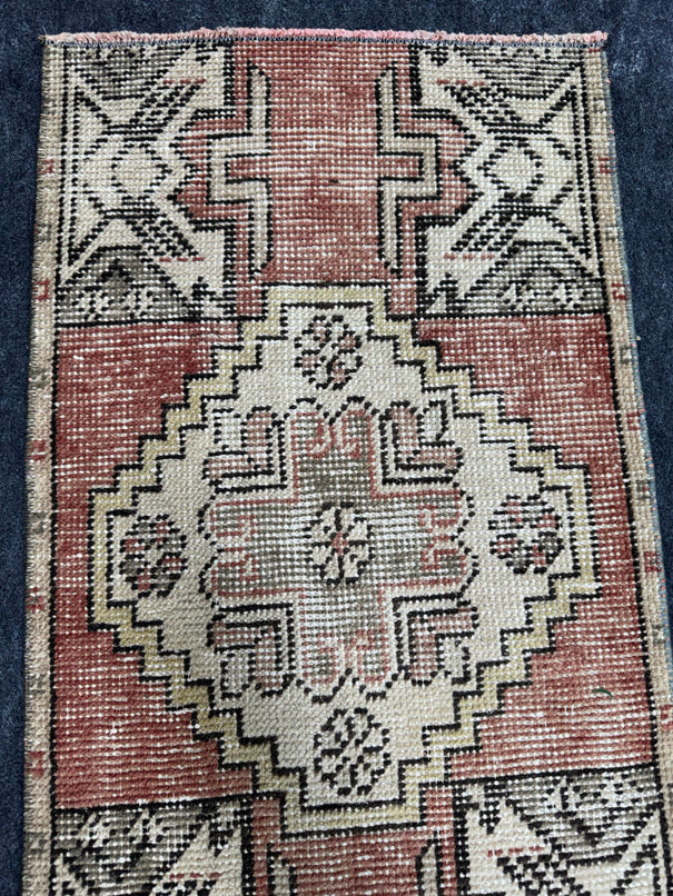 Turkish Yastik Rug 1'6" x 2'9" #24077