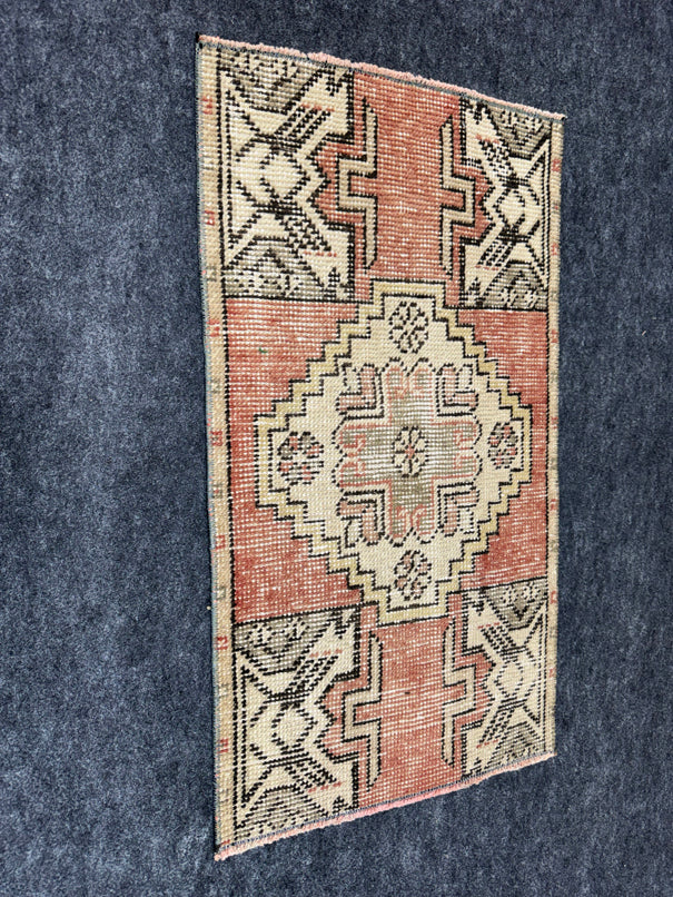 Turkish Yastik Rug 1'6" x 2'9" #24077