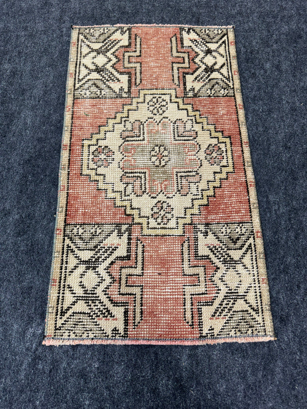 Turkish Yastik Rug 1'6" x 2'9" #24077
