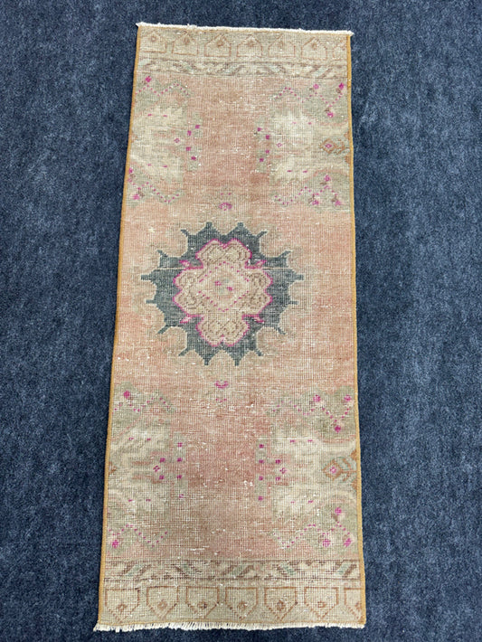 Turkish Yastik Rug 1'5" x 3'7" #24069