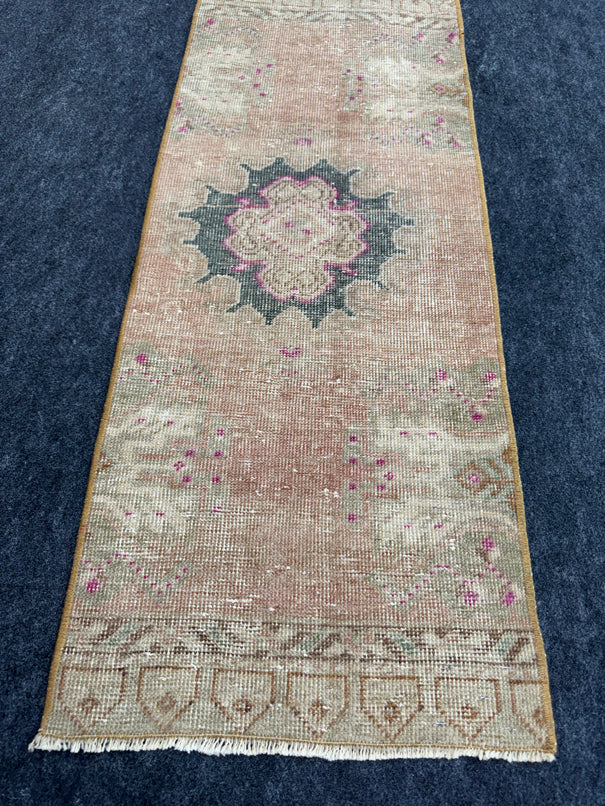 Turkish Yastik Rug 1'5" x 3'7" #24069