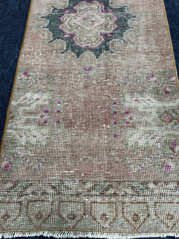 Turkish Yastik Rug 1'5" x 3'7" #24069